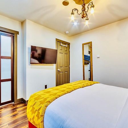 Neocolonial Nouveau Kensington Vacation Home แวนคูเวอร์ ภายนอก รูปภาพ