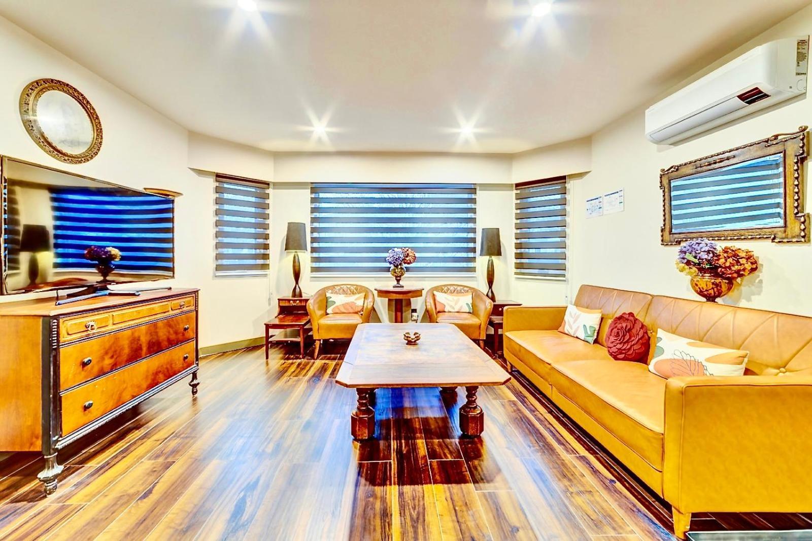 Neocolonial Nouveau Kensington Vacation Home แวนคูเวอร์ ภายนอก รูปภาพ