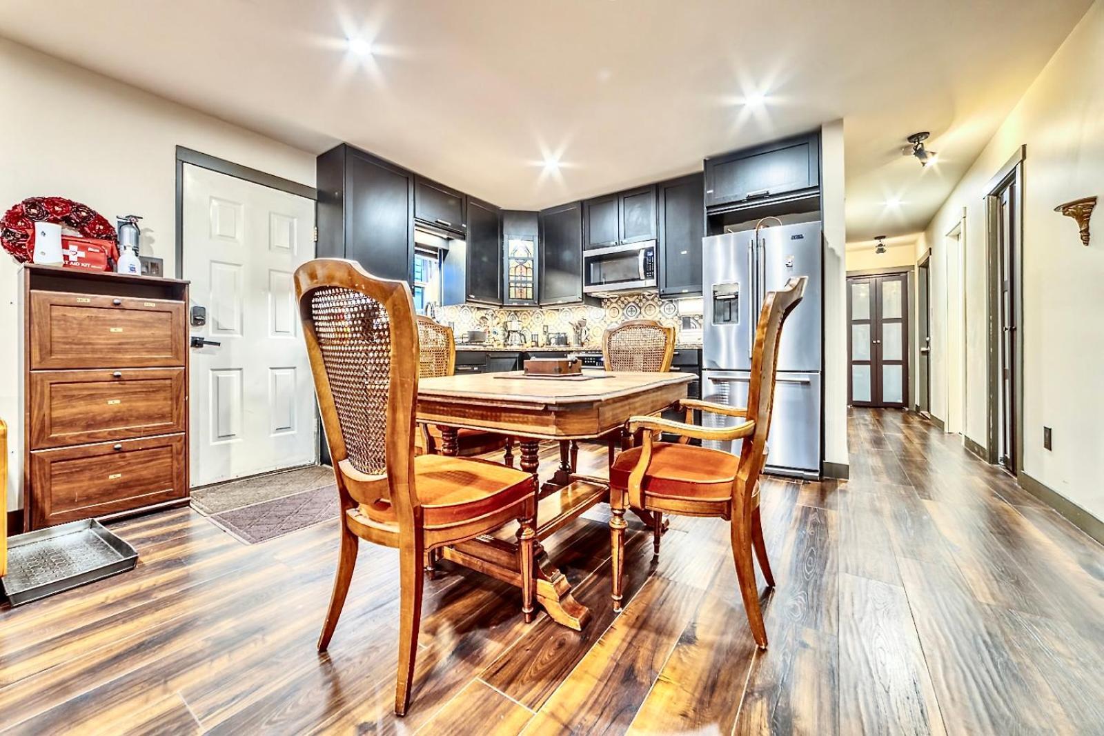 Neocolonial Nouveau Kensington Vacation Home แวนคูเวอร์ ภายนอก รูปภาพ