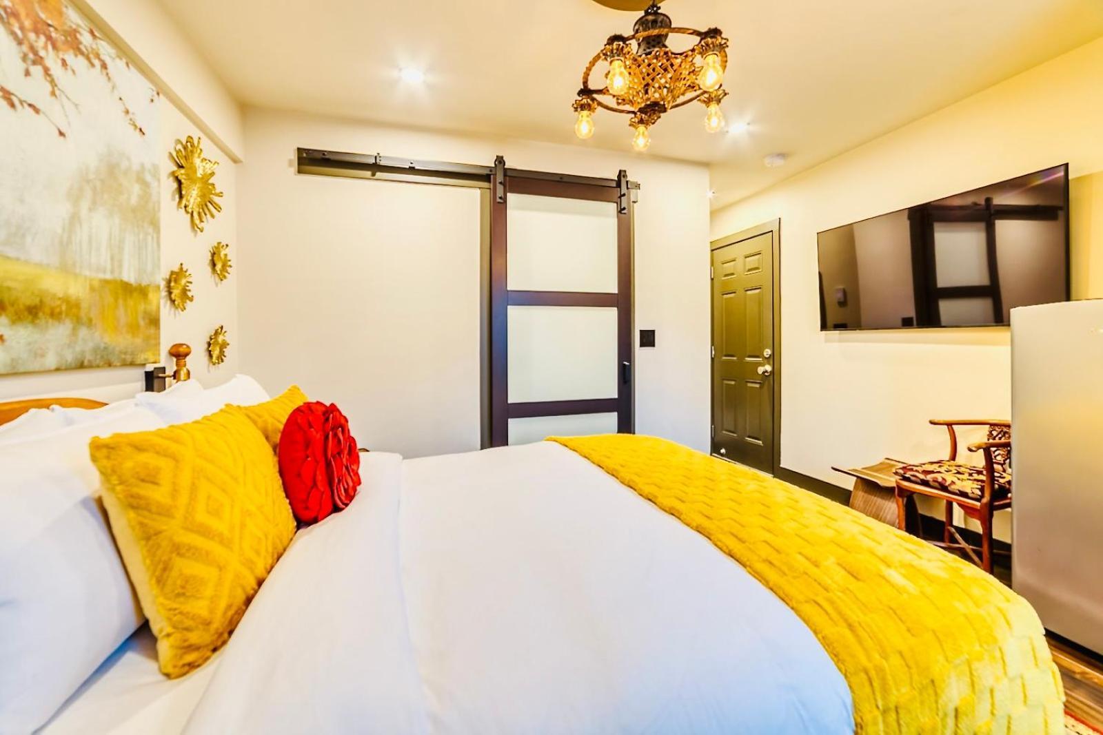 Neocolonial Nouveau Kensington Vacation Home แวนคูเวอร์ ภายนอก รูปภาพ
