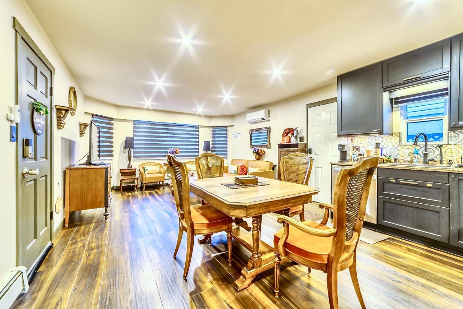 Neocolonial Nouveau Kensington Vacation Home แวนคูเวอร์ ภายนอก รูปภาพ