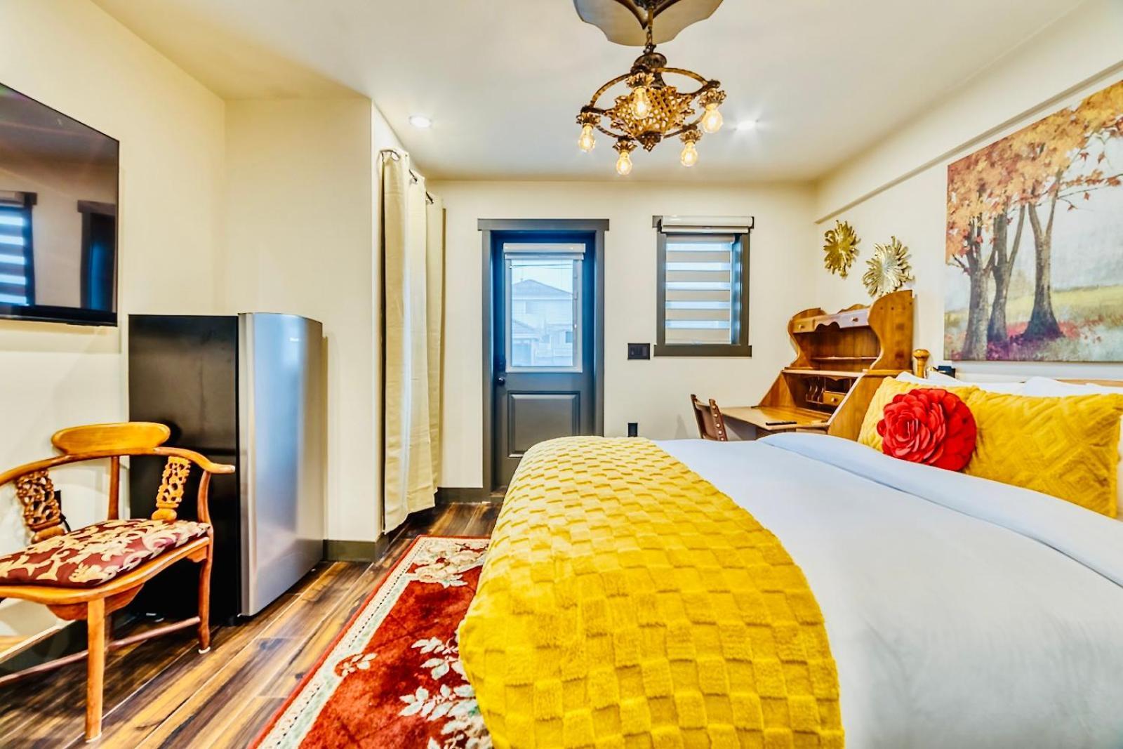 Neocolonial Nouveau Kensington Vacation Home แวนคูเวอร์ ภายนอก รูปภาพ