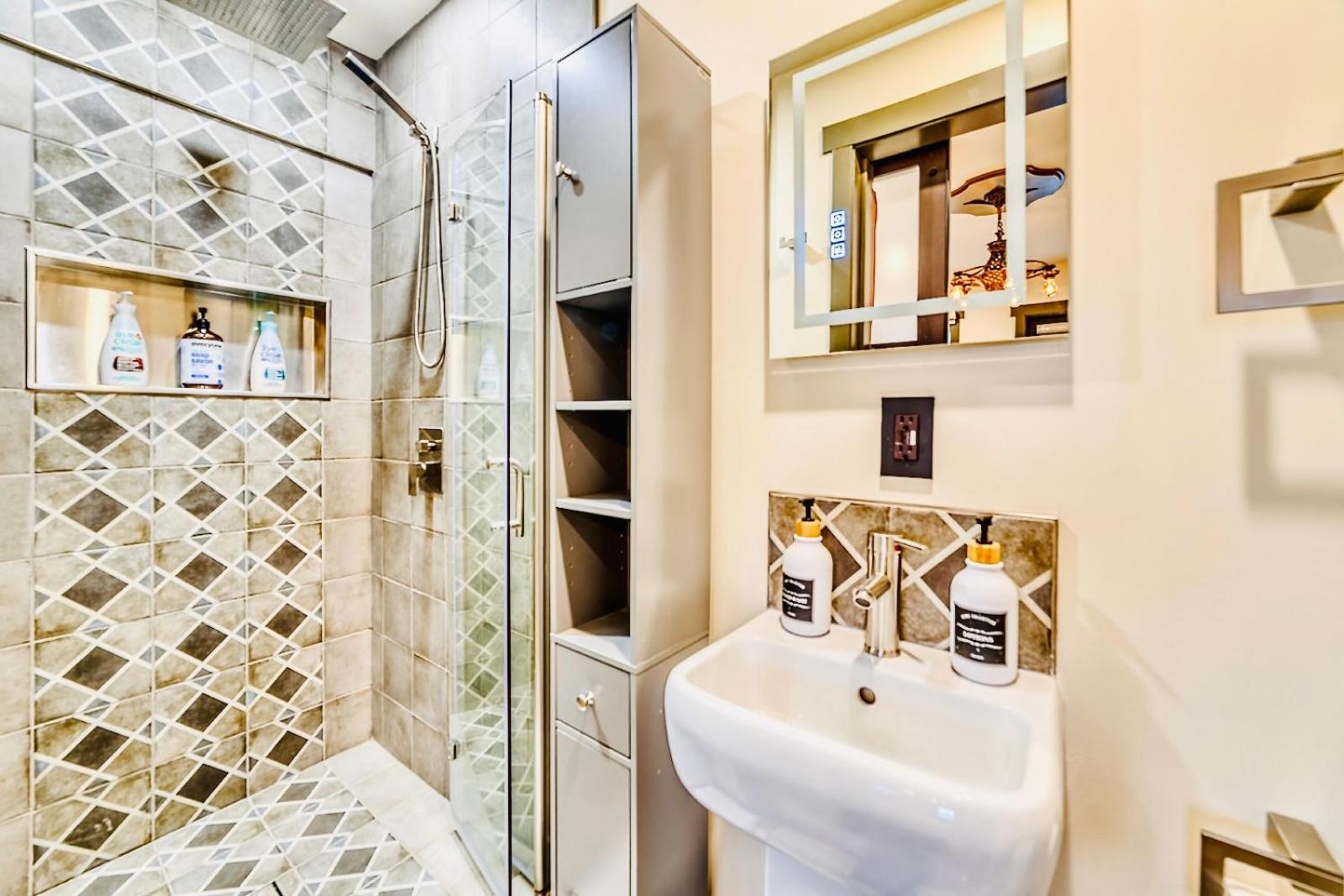 Neocolonial Nouveau Kensington Vacation Home แวนคูเวอร์ ภายนอก รูปภาพ