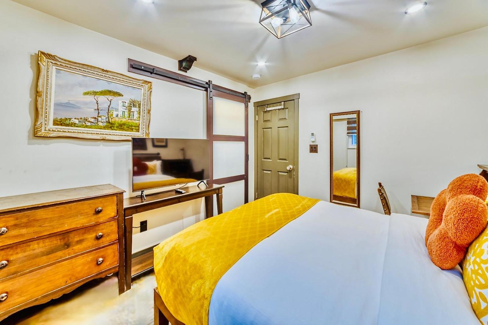 Neocolonial Nouveau Kensington Vacation Home แวนคูเวอร์ ภายนอก รูปภาพ