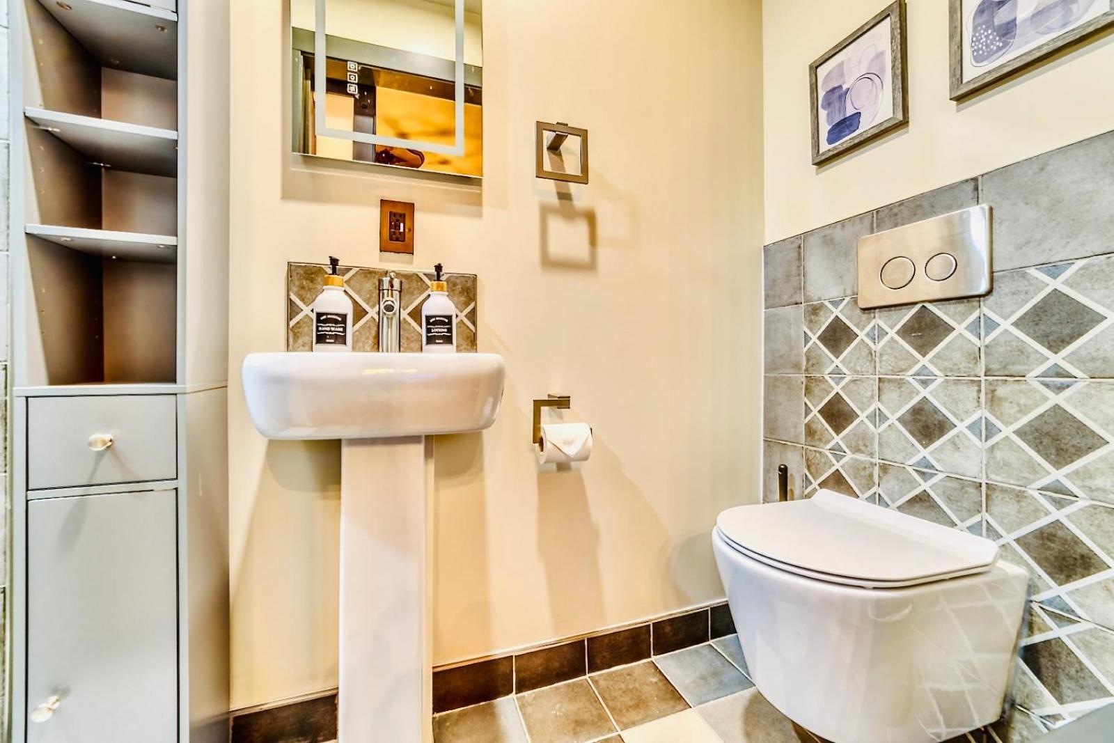 Neocolonial Nouveau Kensington Vacation Home แวนคูเวอร์ ภายนอก รูปภาพ
