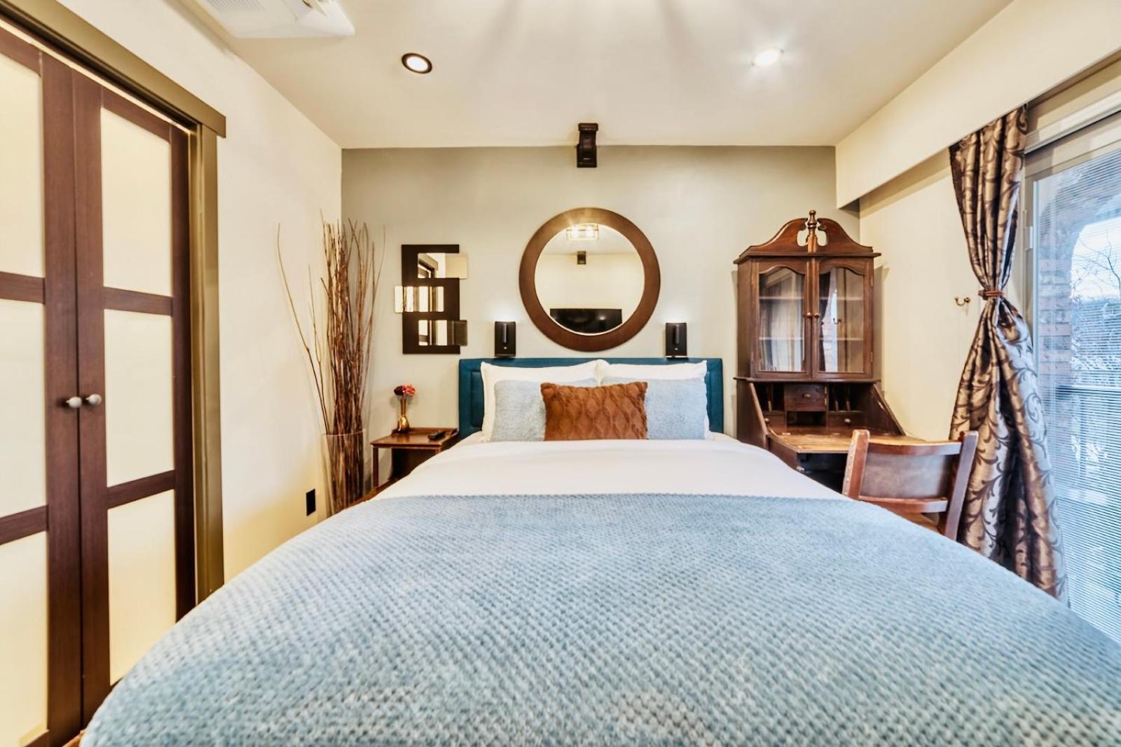 Neocolonial Nouveau Kensington Vacation Home แวนคูเวอร์ ภายนอก รูปภาพ